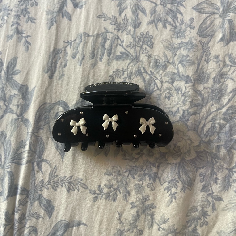 Emi Jay Sweetheart Hair Clip in Prima Donna